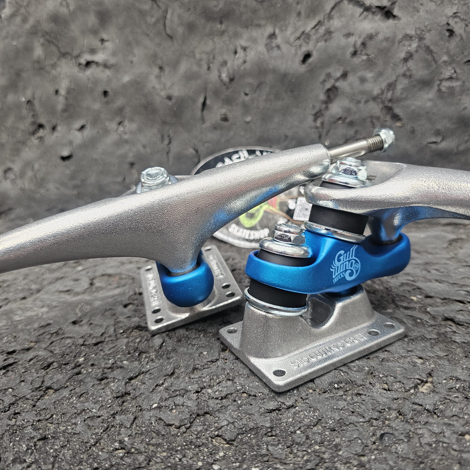Peach and Bones Skateshop CDMX Gullwing Trucks Sidewinder II 10.0 Reverse Single