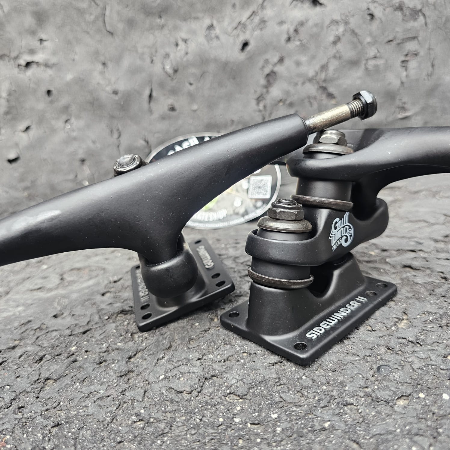 Peach and Bones Skateshop CDMX Gullwing Trucks Sidewinder 10.0 Reverse Single