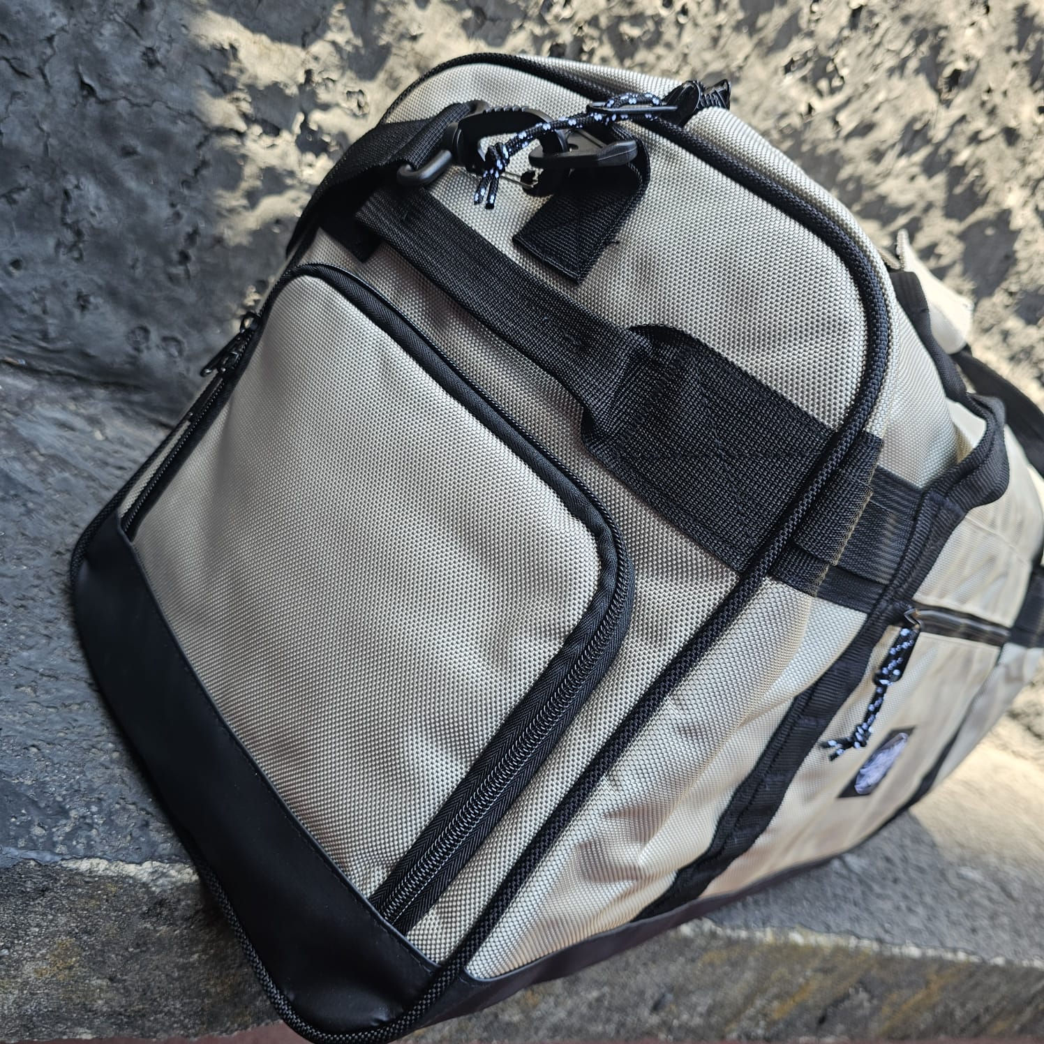 Peach and Bones Skateshop CDMX Santa Cruz Backpack Wanderer Duffle Beige/Black - Image 4
