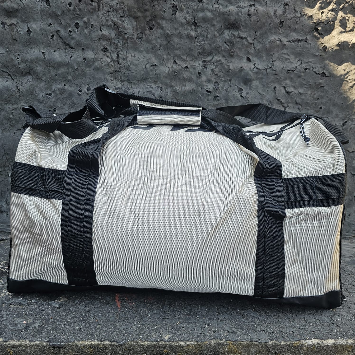 Peach and Bones Skateshop CDMX Santa Cruz Backpack Wanderer Duffle Beige/Black - Image 6
