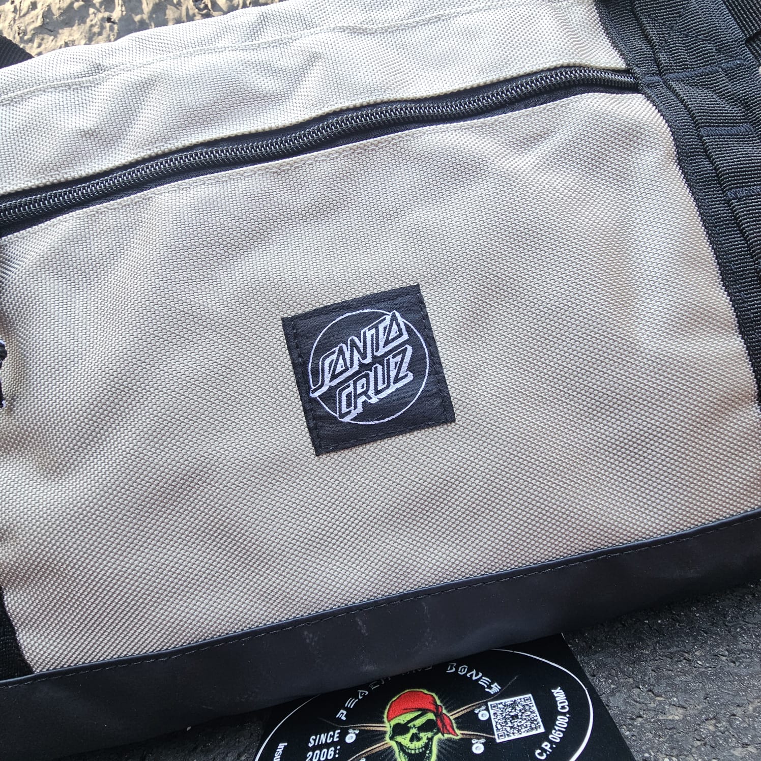 Peach and Bones Skateshop CDMX Santa Cruz Backpack Wanderer Duffle Beige/Black - Image 7
