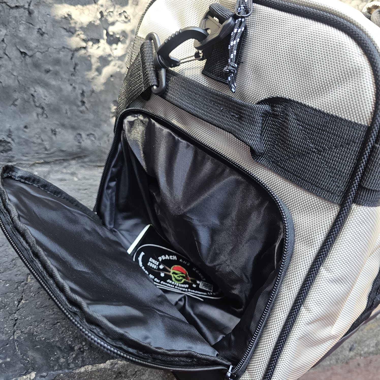 Peach and Bones Skateshop CDMX Santa Cruz Backpack Wanderer Duffle Beige/Black - Image 9