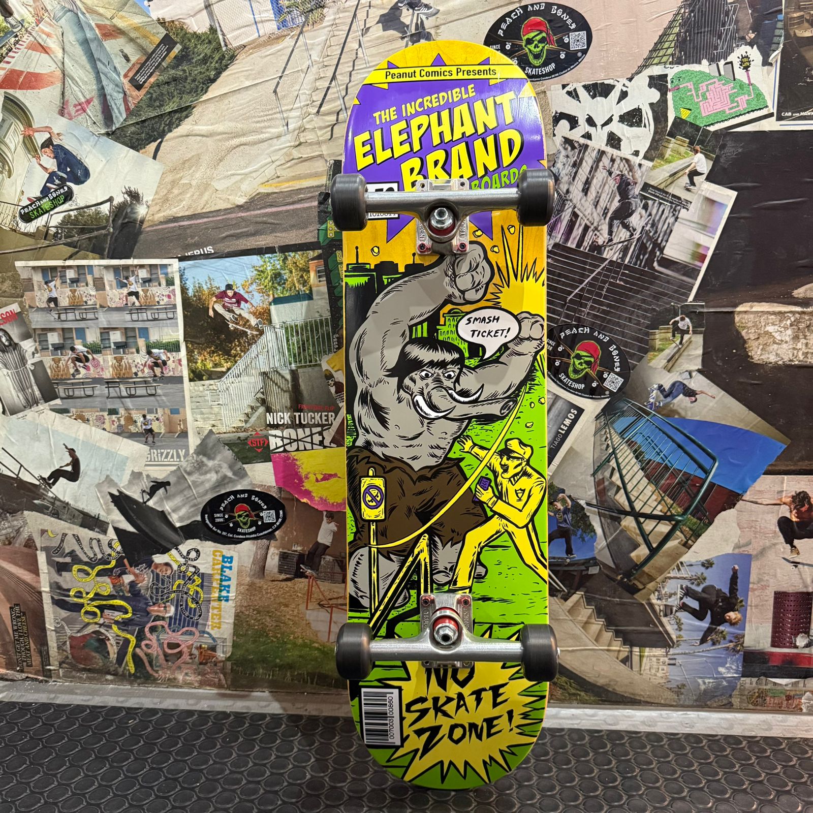 Peach and Bones Skateshop CDMX Tabla Elephant 8.50 x 32.00 in Brand Smash COMPLETE 1