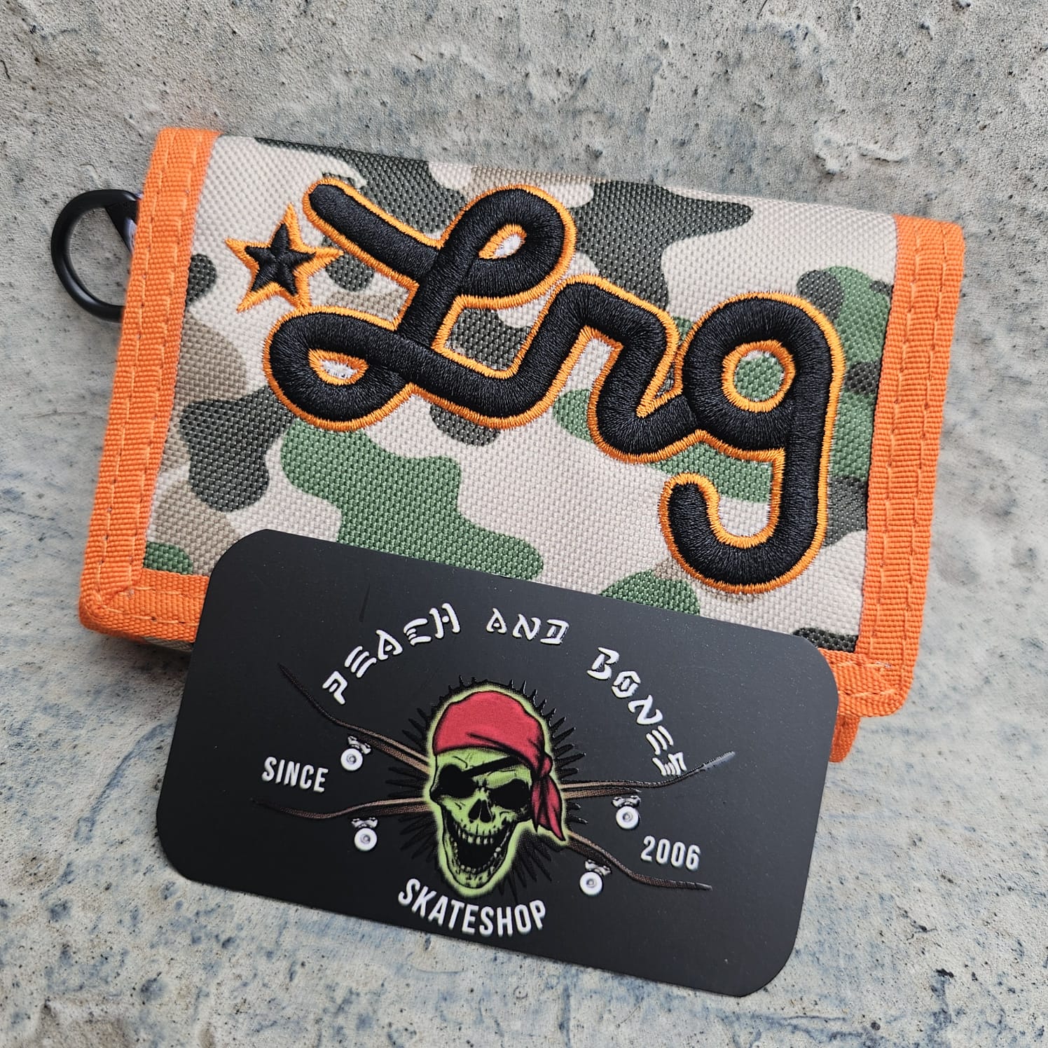 Peach and Bones Skateshop CDMX LRG Cartera Framework Trifold Camo Green